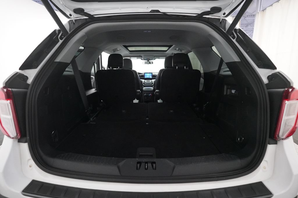 Certified 2021 Ford Explorer XLT w/ Equipment Group 202A AWD/4WD image 10