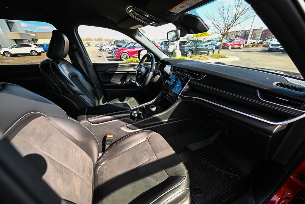 Used 2023 Jeep Grand Cherokee L Laredo AWD/4WD image 29