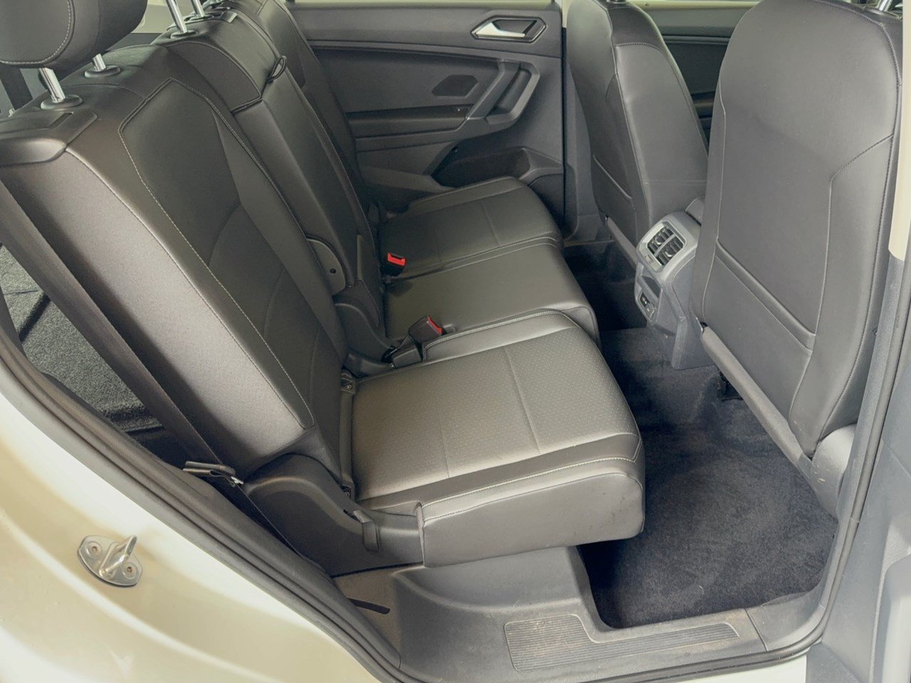 Used 2018 Volkswagen Tiguan SE FWD image 29
