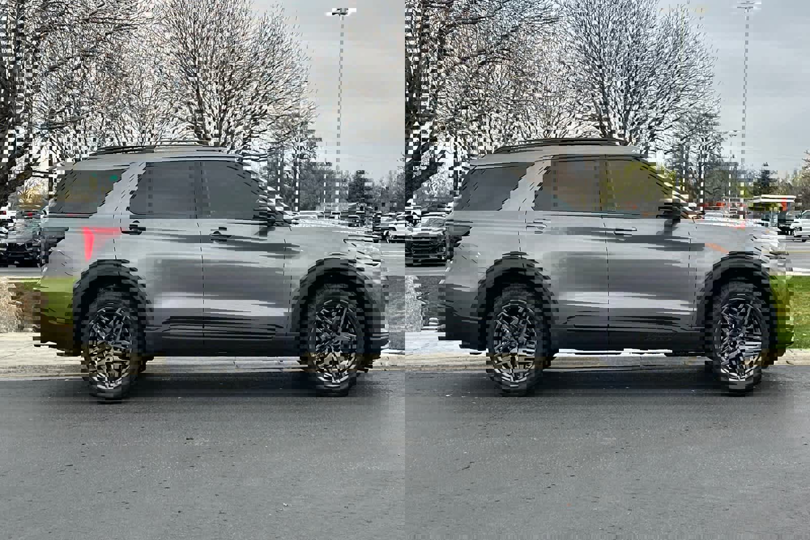 Certified 2026 Ford Explorer ST-Line image 6