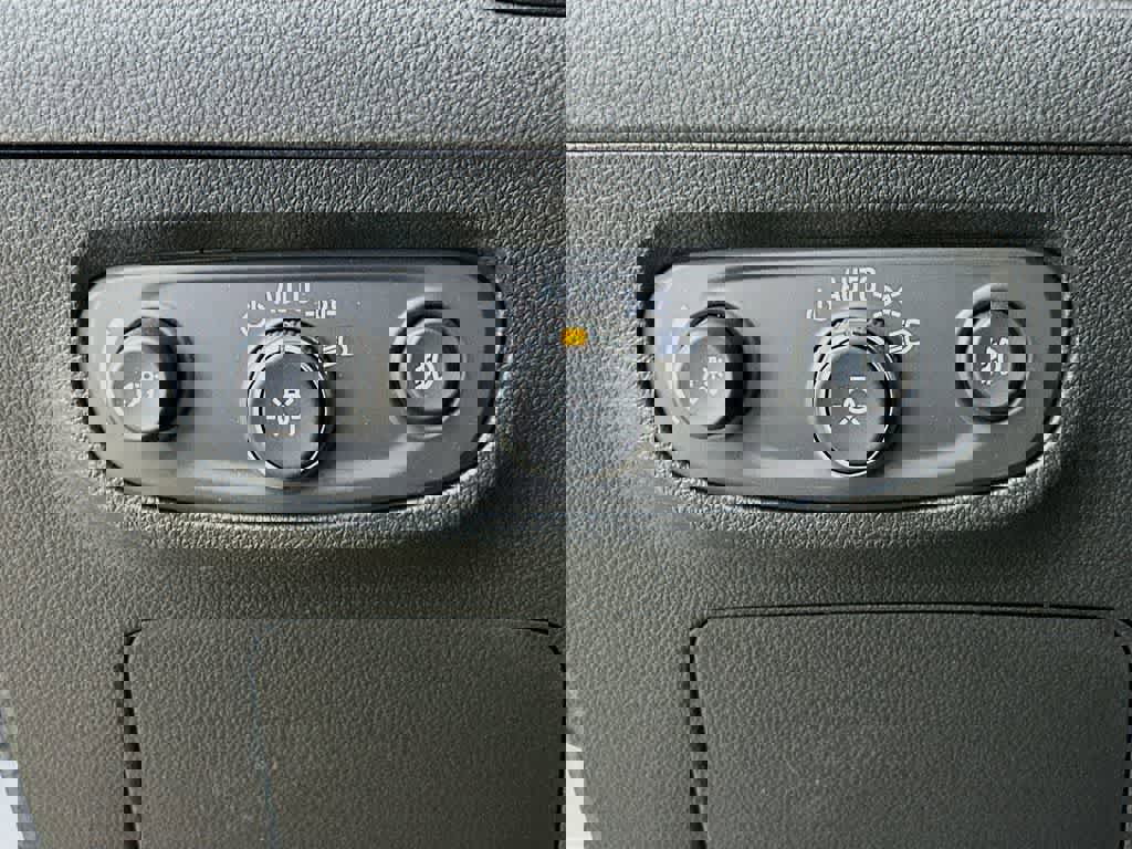 Used 2022 Buick Encore GX Essence w/ Experience Buick Package image 26