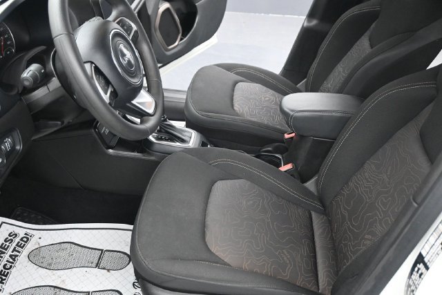 Used 2023 Jeep Renegade Latitude AWD/4WD image 6