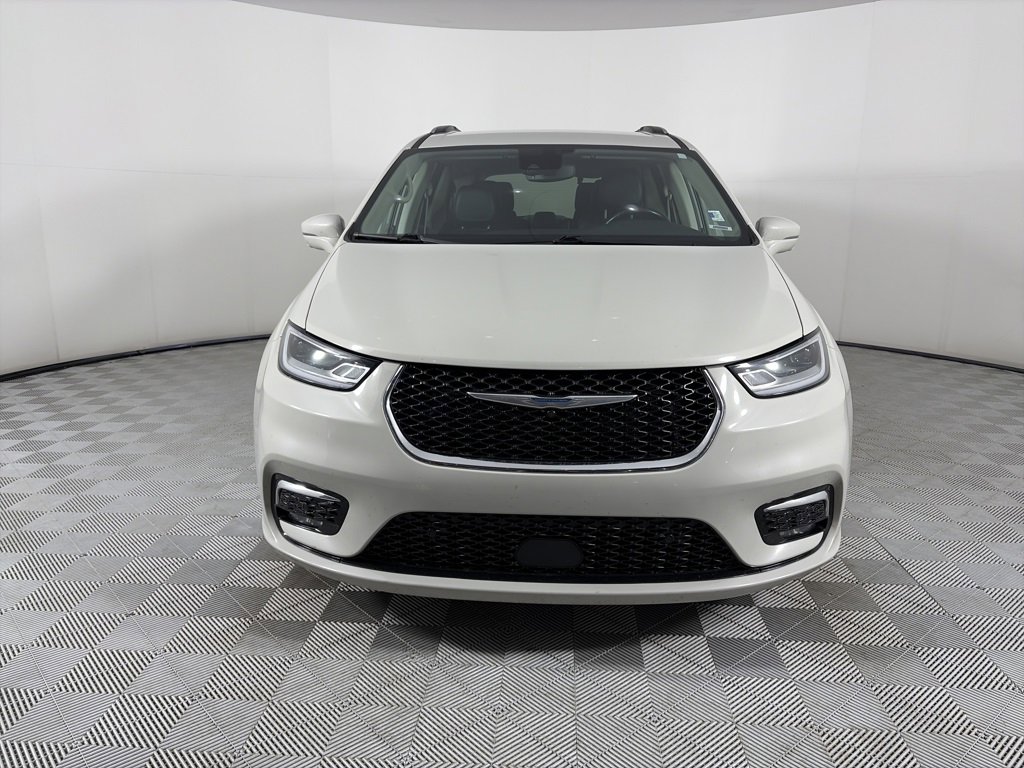 Used 2021 Chrysler Pacifica Touring-L image 2