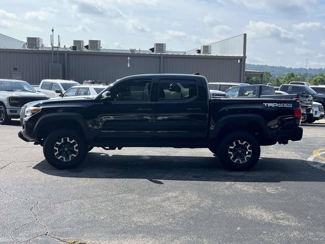 Used 2018 Toyota Tacoma TRD Off-Road AWD/4WD image 7