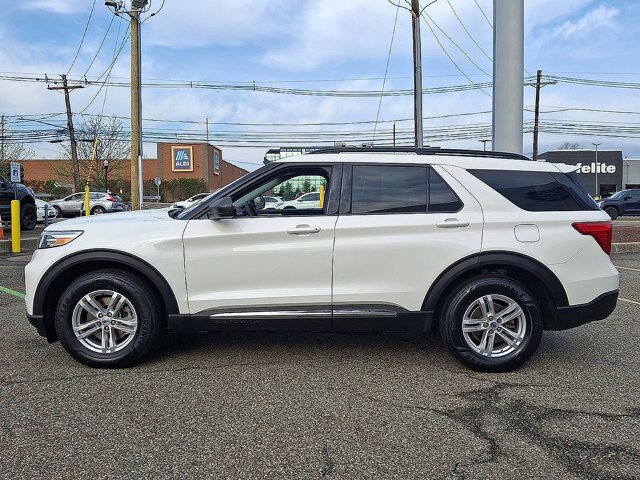 Certified 2023 Ford Explorer XLT w/ Equipment Group 202A AWD/4WD image 2
