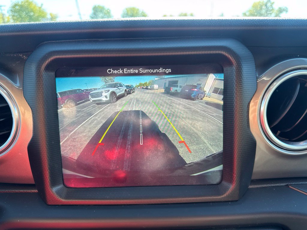 Used 2019 Jeep Wrangler Unlimited Sahara w/ Uconnect 4C Nav & Sound Group AWD/4WD image 20