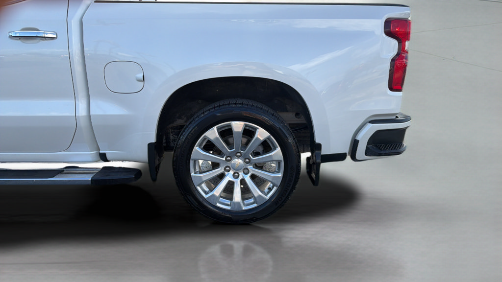 Used 2022 Chevrolet Silverado 1500 High Country w/ Technology Package AWD/4WD image 32