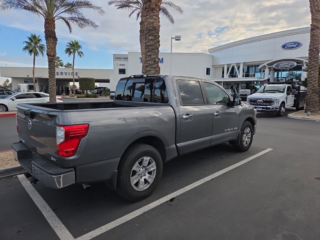 Used 2019 Nissan Titan SV image 3