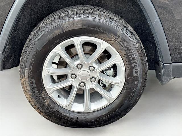 Used 2022 Jeep Grand Cherokee Laredo E AWD/4WD image 34
