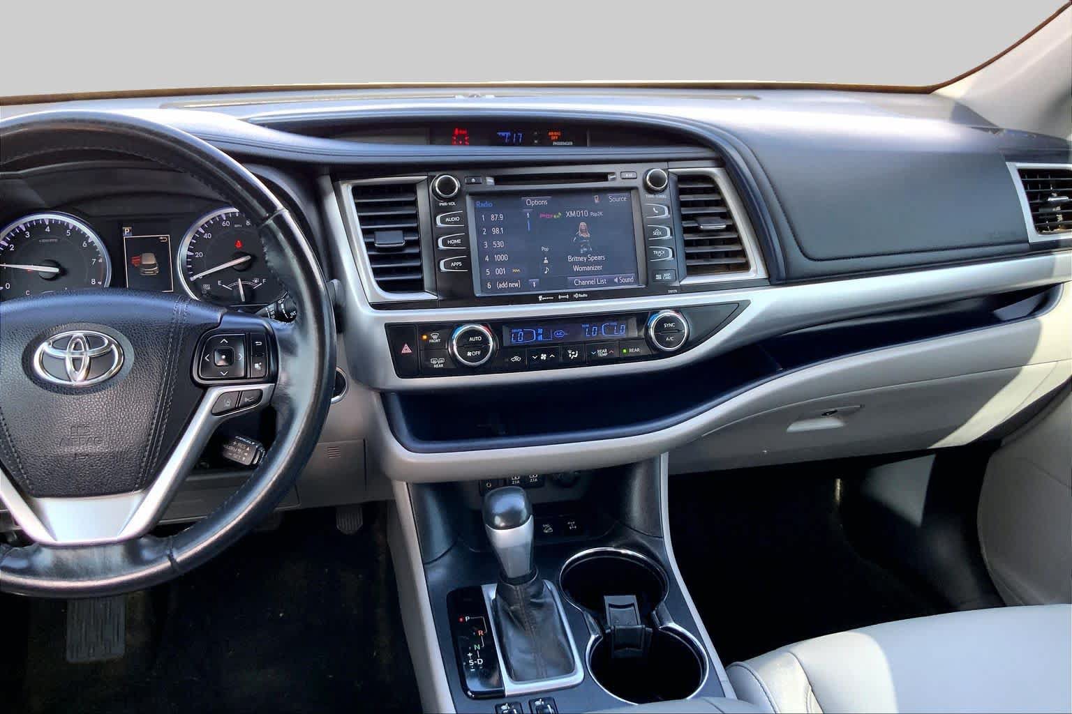 Used 2017 Toyota Highlander XLE AWD/4WD image 7
