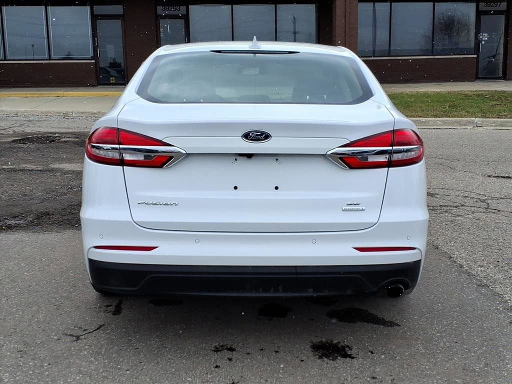 Certified 2020 Ford Fusion SE image 4