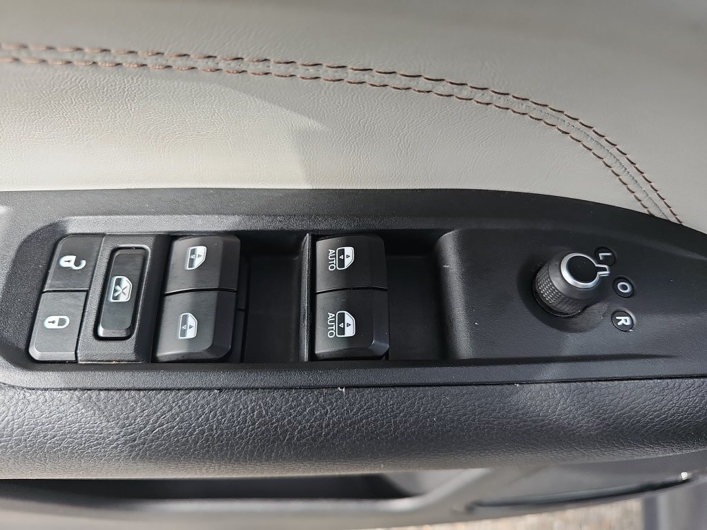Used 2025 Jeep Compass Limited AWD/4WD image 26