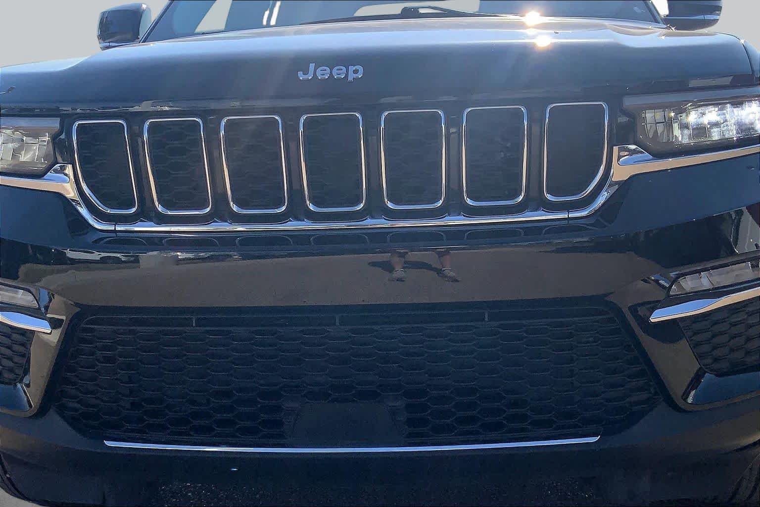 Used 2023 Jeep Grand Cherokee Limited AWD/4WD image 29