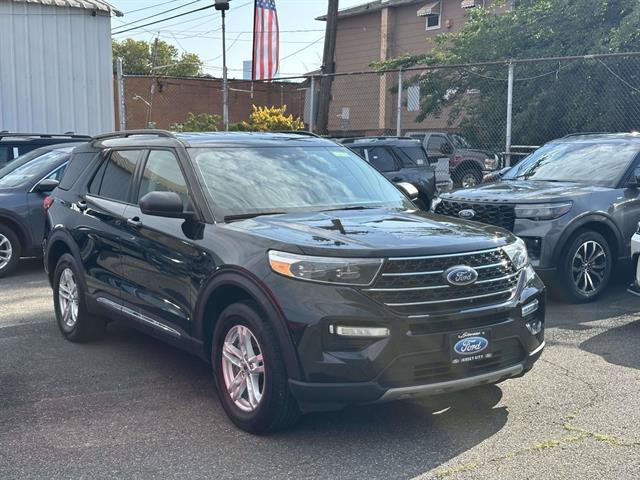 Certified 2022 Ford Explorer XLT w/ Equipment Group 202A AWD/4WD image 1