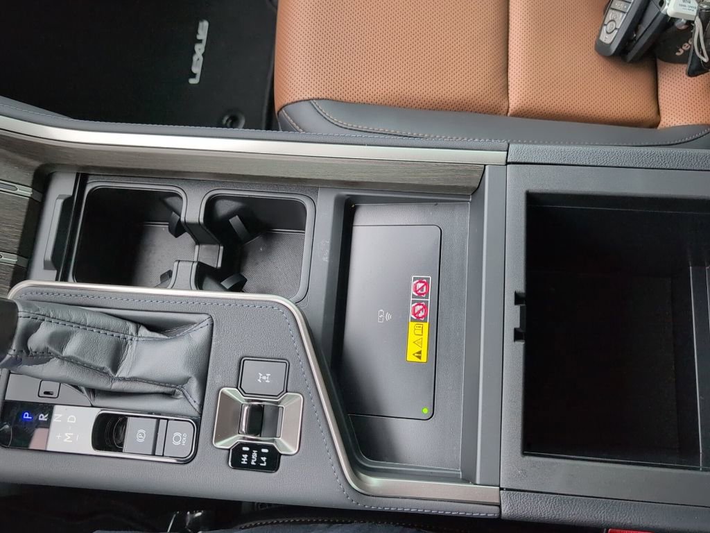 Used 2025 Lexus GX 550 w/ Cold Area Package AWD/4WD image 18