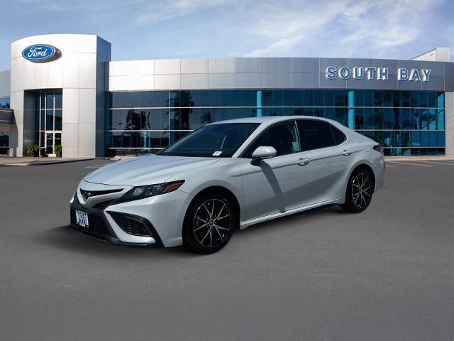 Used 2022 Toyota Camry SE FWD image 1