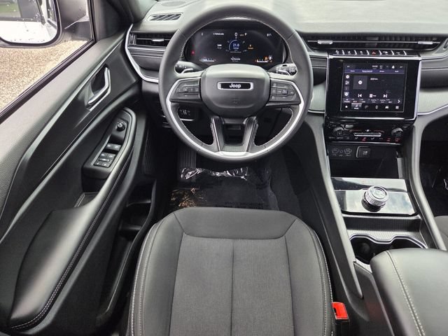 Used 2025 Jeep Grand Cherokee Laredo w/ MOPAR Finishing Package RWD image 14