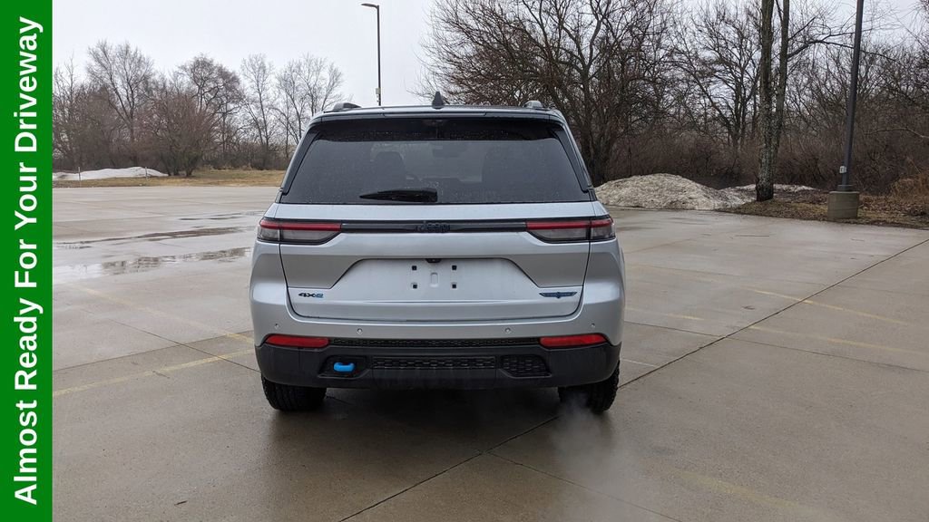 Used 2022 Jeep Grand Cherokee Trailhawk w/ Rear Seat Video Group 1 image 4