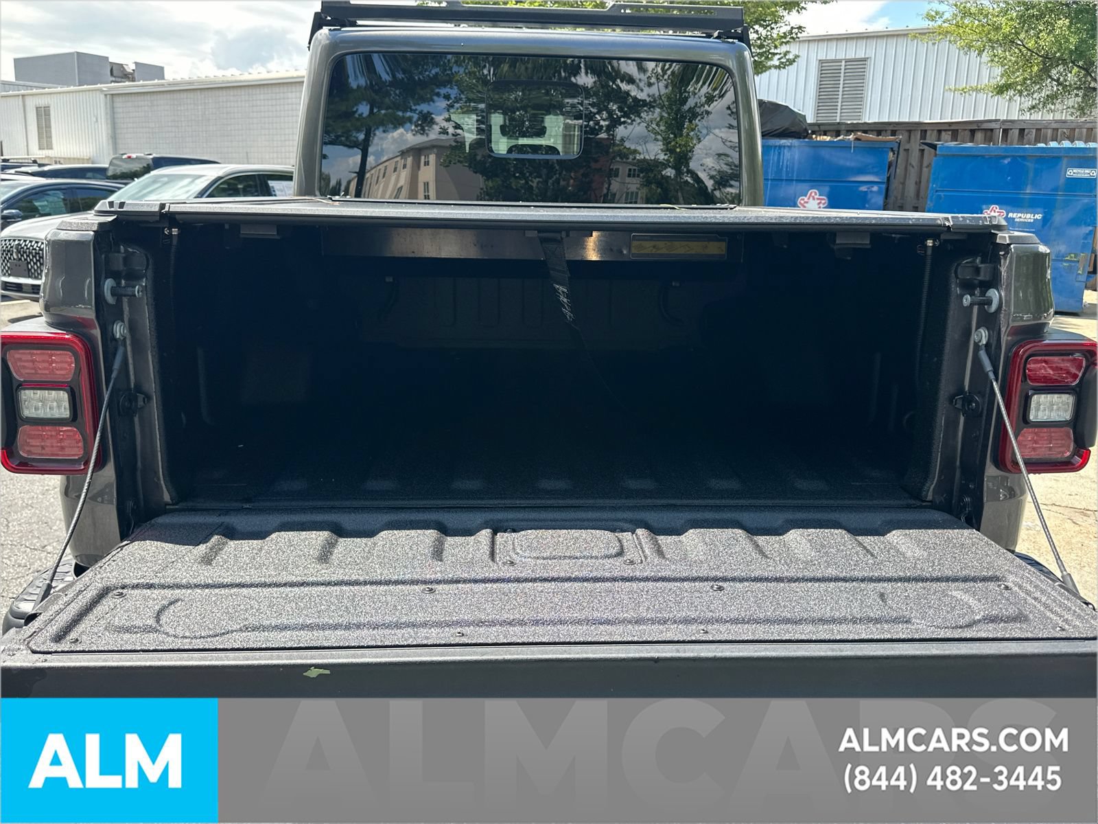 Used 2025 Jeep Gladiator Rubicon AWD/4WD image 21