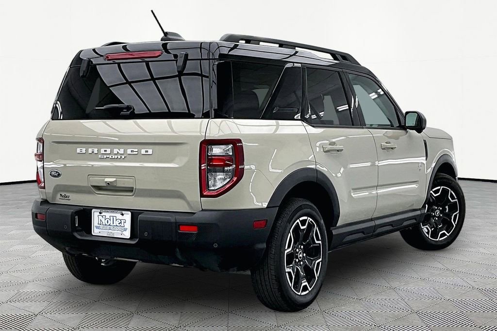 Certified 2025 Ford Bronco Sport Outer Banks w/ Outer Banks Tech Package+ AWD/4WD image 2
