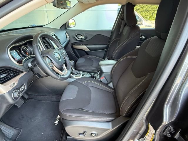 Used 2017 Jeep Cherokee Latitude w/ Safety/Convenience Group FWD image 12
