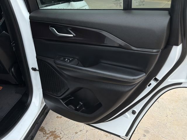 Used 2023 Jeep Grand Cherokee Altitude image 12