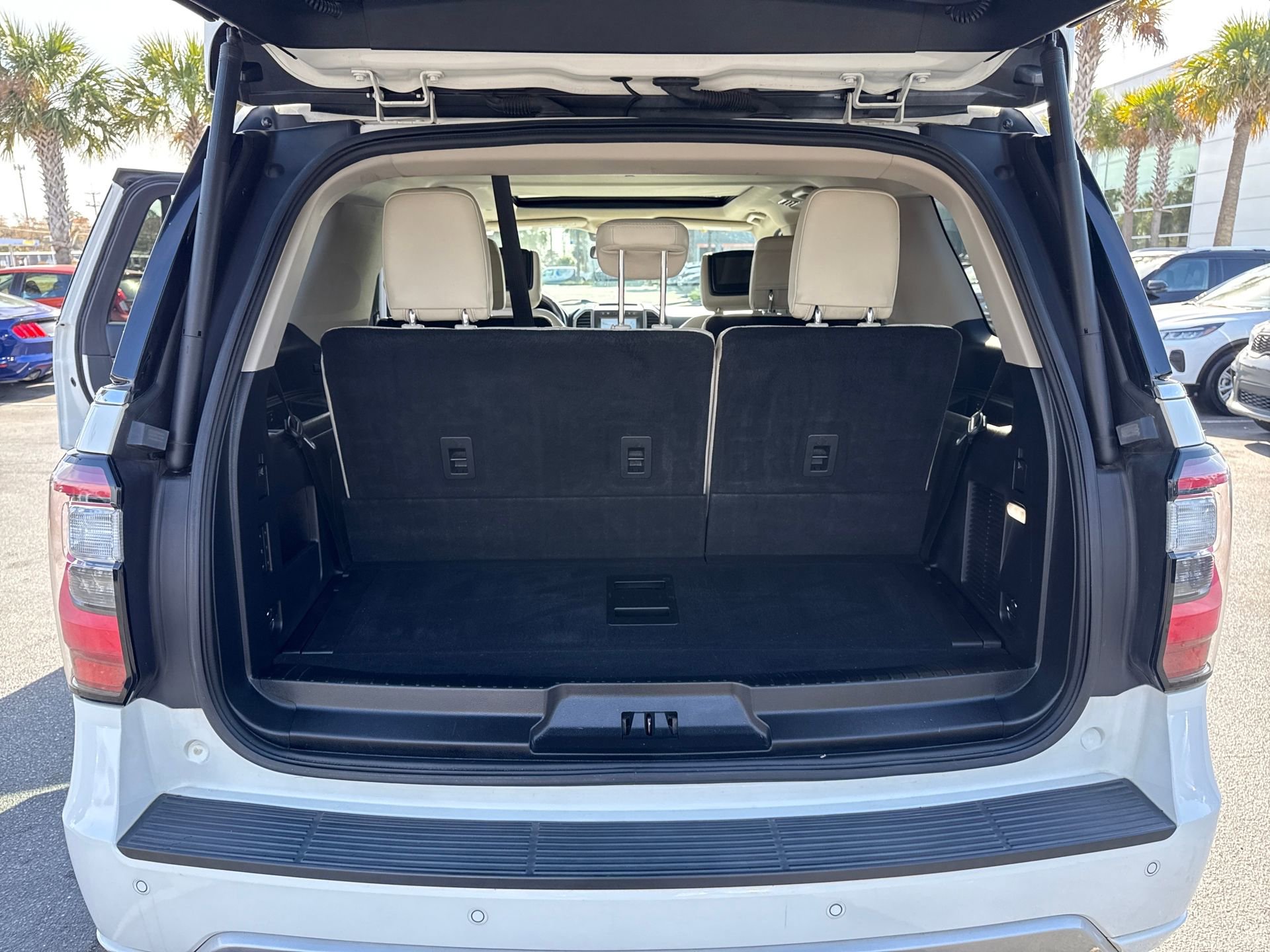 Certified 2020 Ford Expedition Platinum image 23