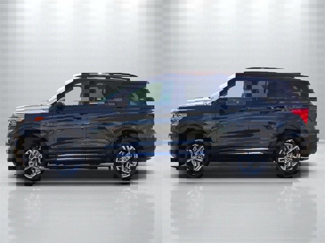 Certified 2022 Ford Explorer XLT w/ Equipment Group 202A image 2