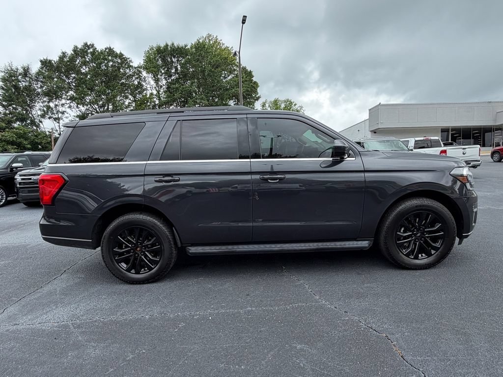 Certified 2022 Ford Expedition XLT RWD image 3