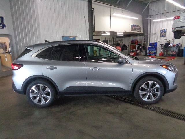 Certified 2024 Ford Escape Platinum AWD/4WD image 2