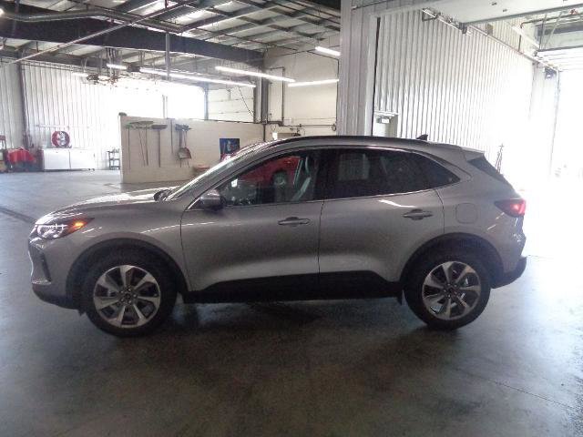 Certified 2024 Ford Escape Platinum image 2