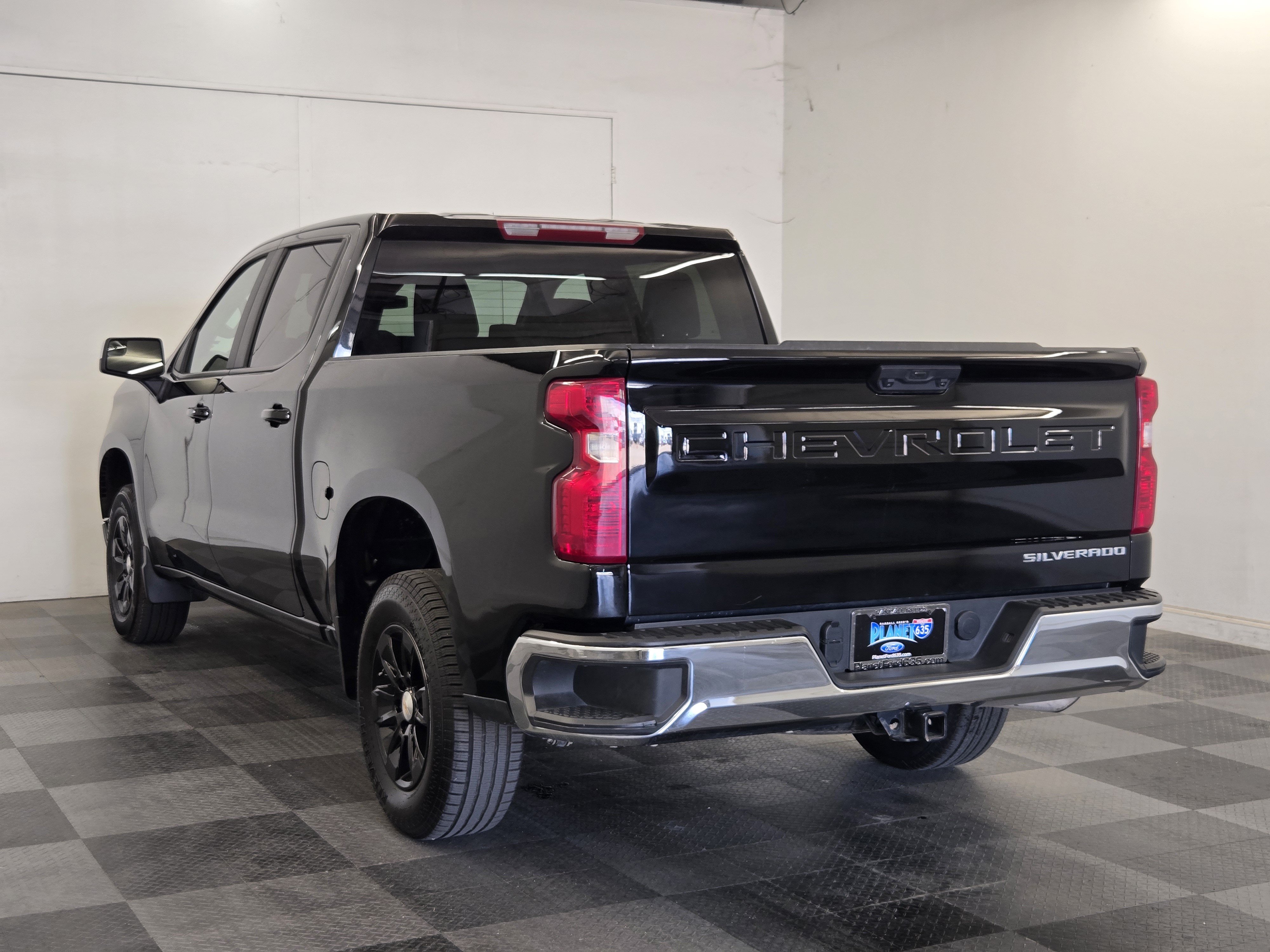 Used 2025 Chevrolet Silverado 1500 LT AWD/4WD image 4