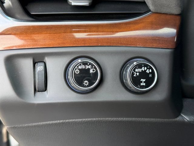 Used 2017 Cadillac Escalade Luxury AWD/4WD image 25