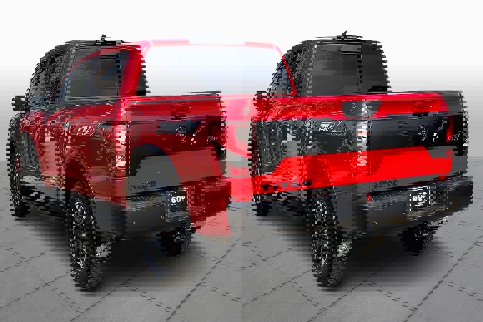 Used 2022 Nissan Titan PRO-4X w/ Pro-4x Convenience Package image 4