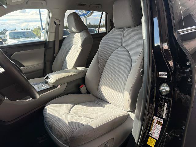 Used 2020 Toyota Highlander L AWD/4WD image 17