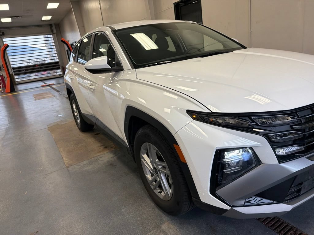 Used 2025 Hyundai Tucson SE FWD image 1