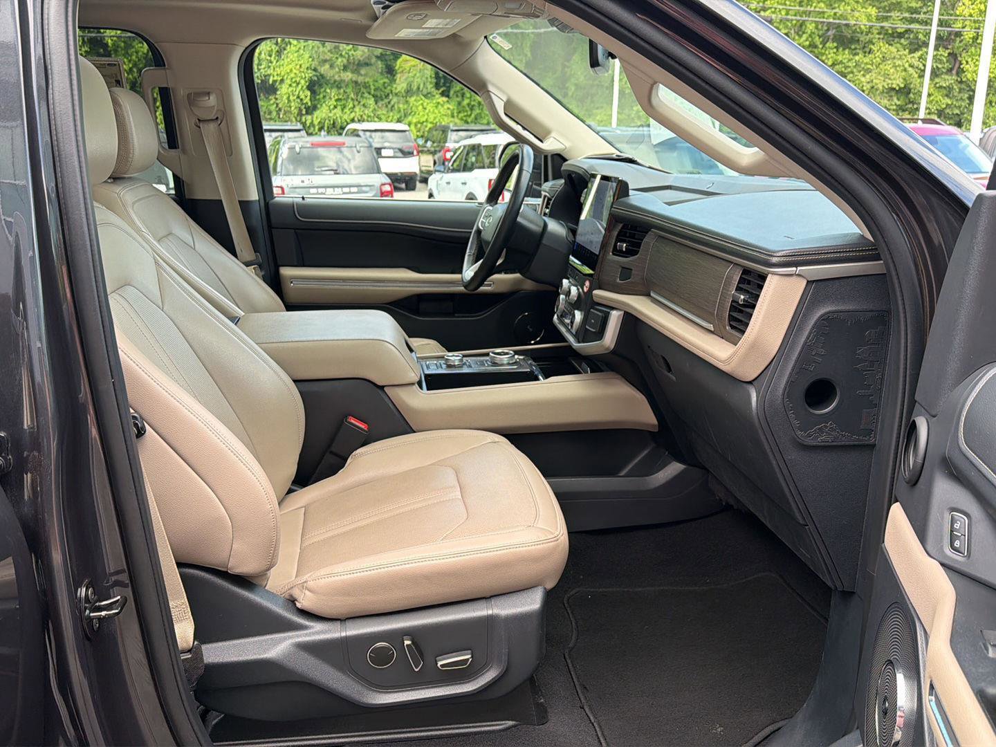 Certified 2024 Ford Expedition Max Limited AWD/4WD image 14