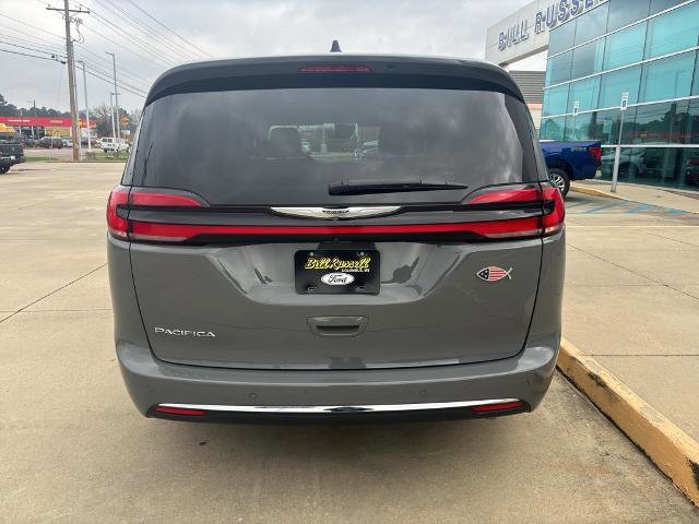 Used 2023 Chrysler Pacifica Touring-L image 4