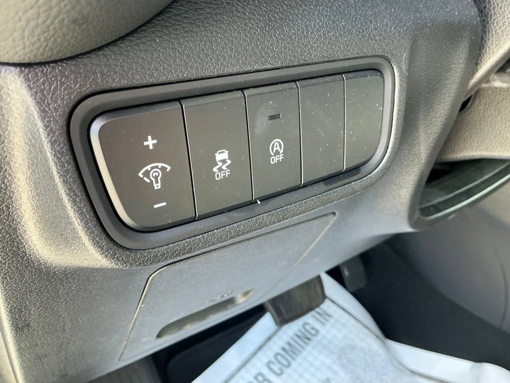 Used 2025 Kia Soul LX w/ LX Technology Package FWD image 26