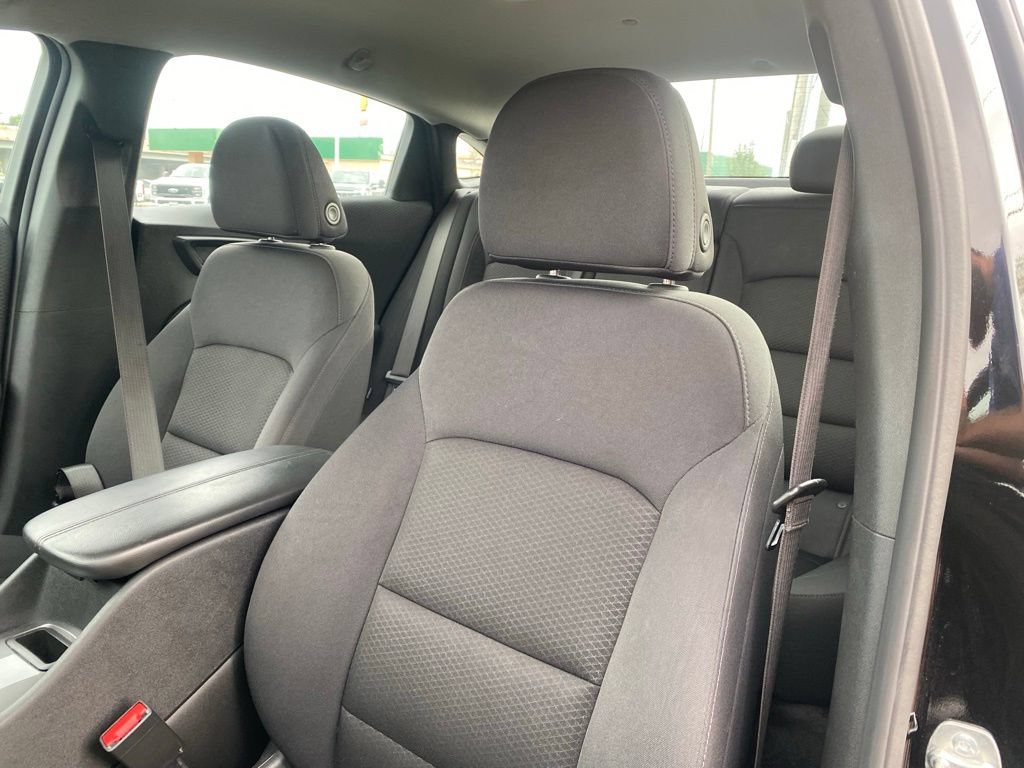 Used 2025 Chevrolet Malibu LT FWD image 11