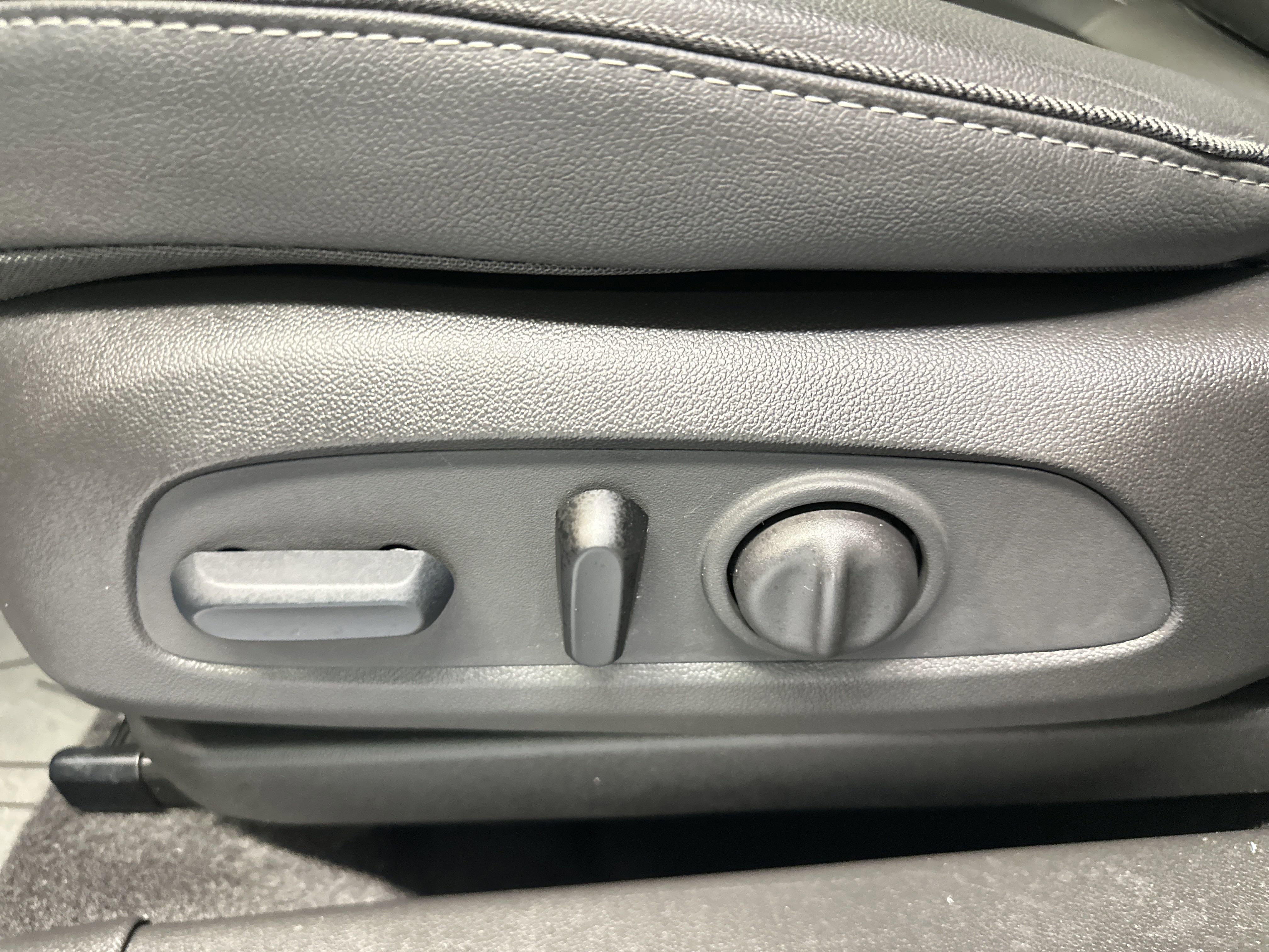 Used 2023 Buick Encore GX Essence w/ Experience Buick Package image 22