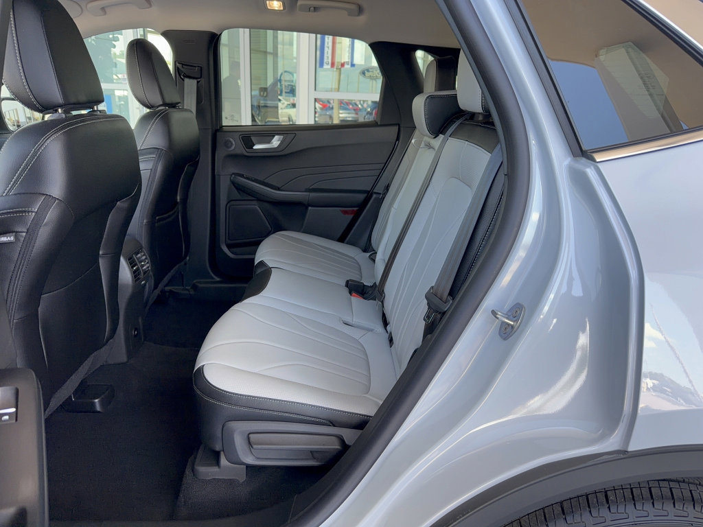 Certified 2025 Ford Escape SE w/ PHEV Premium Package image 12