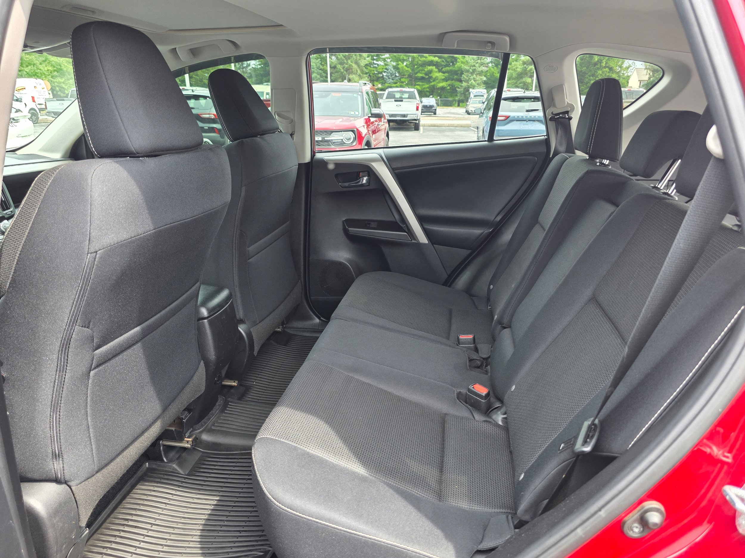 Used 2018 Toyota RAV4 XLE AWD/4WD image 10