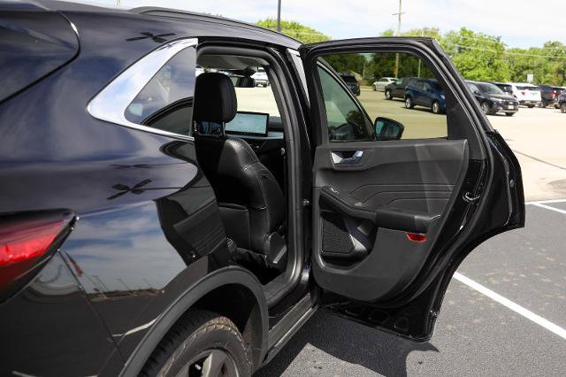 Certified 2025 Ford Escape Platinum AWD/4WD image 27
