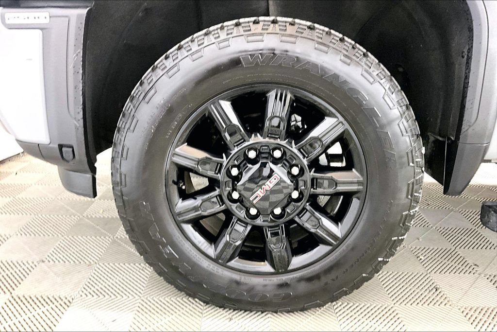 Used 2024 GMC Sierra 2500 AT4 w/ AT4 Premium Plus Package AWD/4WD image 7