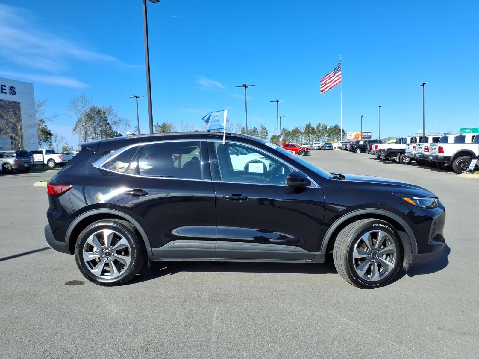 Certified 2025 Ford Escape Platinum w/ Class II Trailer Tow Package image 6