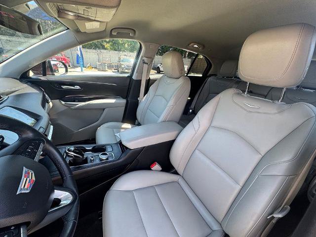 Used 2022 Cadillac XT4 Luxury FWD image 6