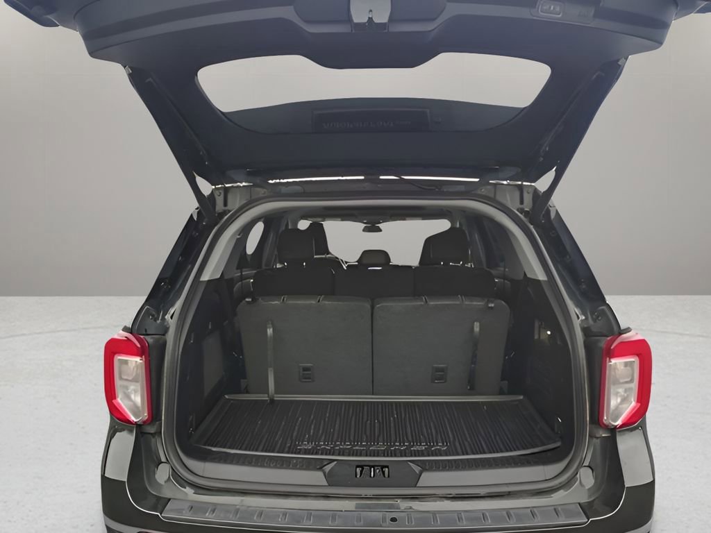 Certified 2022 Ford Explorer XLT w/ Equipment Group 202A image 28