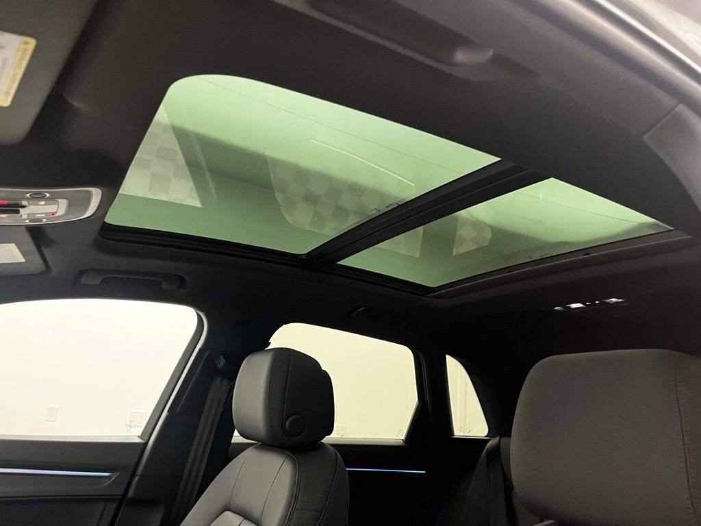 Used 2023 Audi Q3 2.0T Premium Plus w/ Premium Plus Package image 3