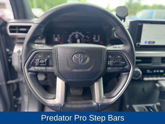 Used 2025 Toyota 4Runner SR5 AWD/4WD image 14